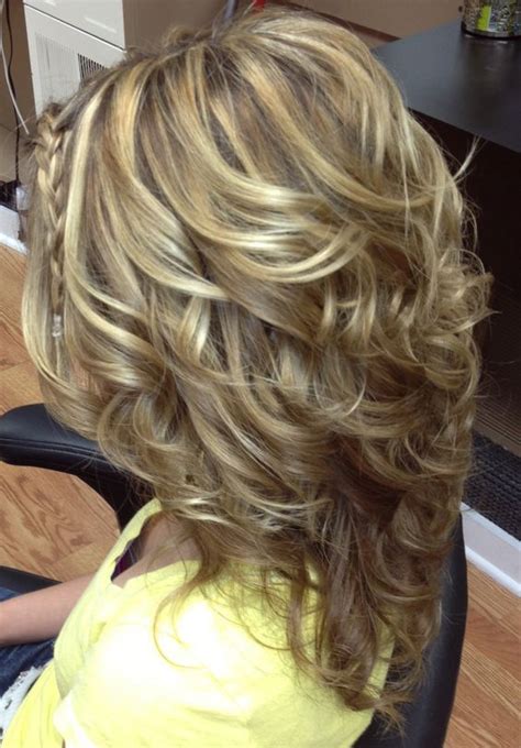 The method of deva cut for wavy hair was invented 20 years ago, since then devacut has shown excellent results and won the hearts of everyone because deva cut is a special haircutting technique for the curly and wavy hair. Pin on Hair & Beauty