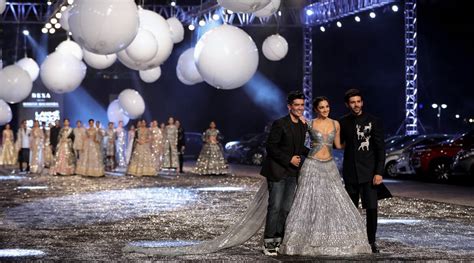 Lakme Fashion Week 2021 Kiara Advani Kartik Aaryan Walk The Ramp For