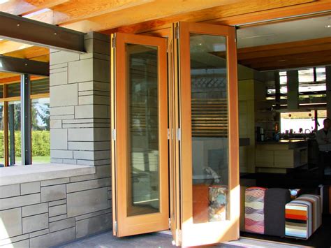 As with most of these things, windows support is a bit of an afterthought, and can be tricky to work with. Contemporary West Coast - Unison Windows