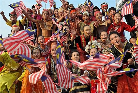 Artikel ini akan menerangkan tentang beberapa peribahasa kerjasama dan perpaduan dalam masyarakat malaysia. Perpaduan dalam kepelbagaian | Kolumnis | Berita Harian