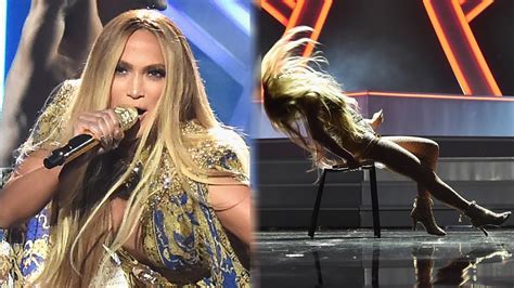 Jennifer Lopez Performs Sexy Medley Of Hits Accepts Vma Vanguard