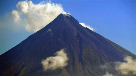 The Perfect Cone Mayon Volcano Philippines Volcano Albay Active
