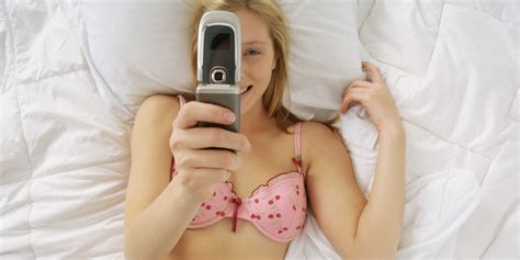 The Selfie The Tummy And The Act Of War A Dispatch From The Battle Over Female Attractiveness