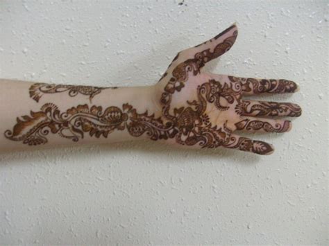 Earlier, the mehndi designs were only available for hands back and front sides, arms, feet and legs. Latest Mehndi Designs : Arabic Mehndi - Indian Mehndi ...