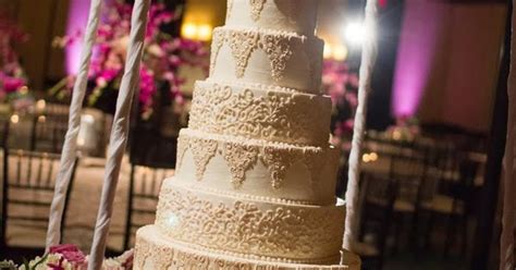 Fabulous Wedding Cake Table Ideas Using Flowers Cake Table Wedding