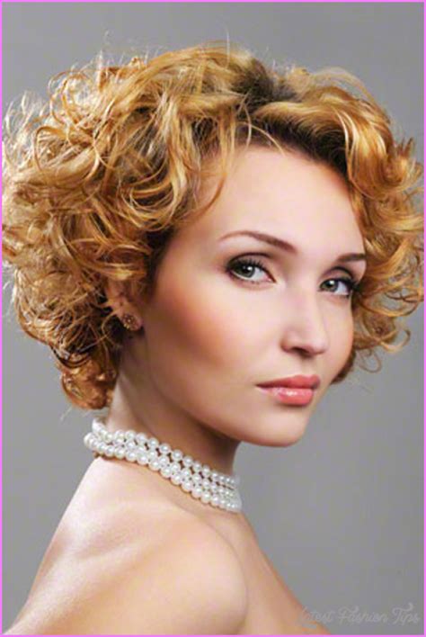 What are the best hairstyles for curly hair? Short hair cuts for women curly - LatestFashionTips.com