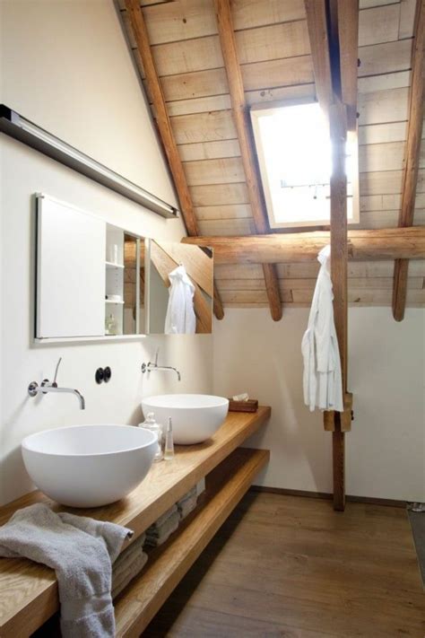 Aménager ses combles permet de gagner de précieux mètres carrés quand l'espace dans la maison vient à manquer. Une salle de bain sous pente ou sous combles en 52 photos!