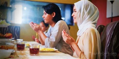 Selain itu, sebaiknya anda tidak mengejek orang lain yang membaca doa buka puasa versi pertama atau kedua ketika berbuka. Macam-Macam Doa Buka Puasa dan Dasar Hukumnya dalam Hadits ...