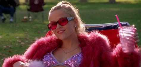 ranking every legally blonde outfit elle woods wears