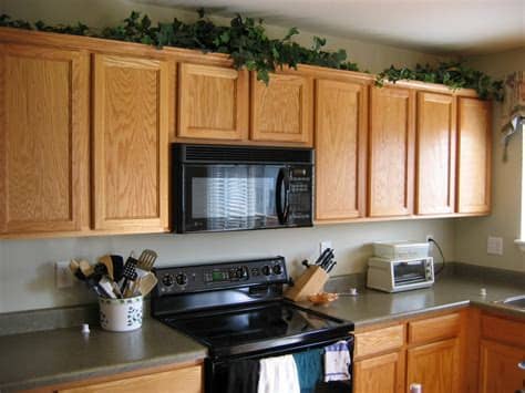 I have never had an open space above i am new to your blog, and i love it. Tips Decorating Above Kitchen Cabinets - My Kitchen ...