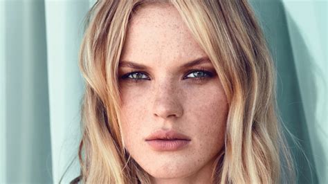 Women Blonde Anne Vyalitsyna Green Eyes Face Freckles Looking At