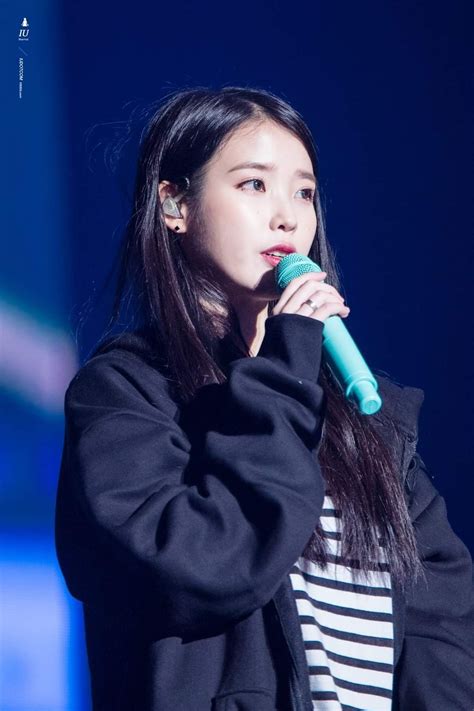 Iu 181028 Debut 10th Anniversary Tour Concert Dlwlrma In Busan Kpop Girl Groups Kpop Girls