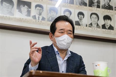 더불어민주당 대권 주자인 정세균(71) 전 국무총리가 25일 '장유유서'를 말하며 국민의힘 당권 주자인 이준석(36) 전 최고위원이 당 대표가 되면. 정세균 "'장유유서' 보도는 맥락 무시한 것...언론개혁 필요해 ...