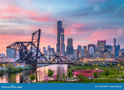 Chicago Illinois Usa Park And Skyline Stock Image Image Of Ping
