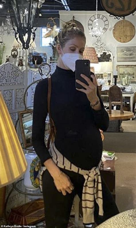 Josh Brolins Pregnant Wife Kathryn Poses For Instagram Mirror Selfie