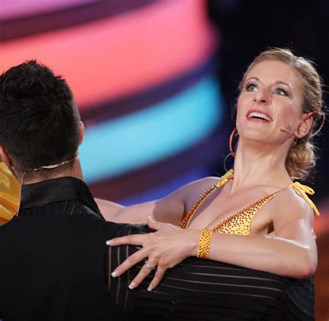 Let S Dance Trotz Heino Fliegt Stefanie Hertel Aus Der Show Welt