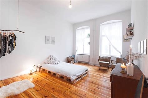 Es ist schnelllebig und frei, es erfindet sich immer wieder neu und ist. Wohnung in Berlin, Deutschland. The room is suitated in ...