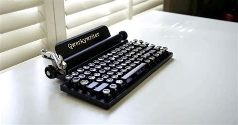 Vintage Style Keyboard Turns Your Computer Into An Old School