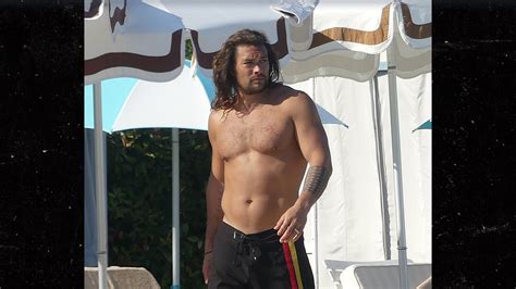 Jason Momoa Shows Off Ripped Bod Poolside In Italy