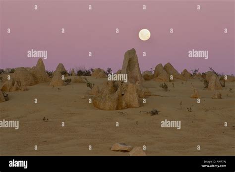 Full Moon Over Pinnacle Desert Hi Res Stock Photography And Images Alamy