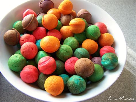 Denn auch wenn das rollen der kugeln etwas zeit in anspruch nimmt, ist dieses naschwerk alles in allem. À la Marion : Bunter Kugel-Kuchen