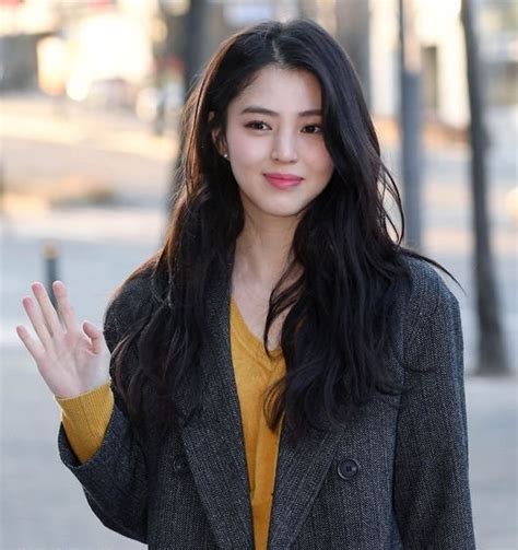 She made her debut as part of the main cast in the series money flowers in 2017 and 100 days my prince in 2018. Meet 'The World of the Married' Star Han So-hee, The ...