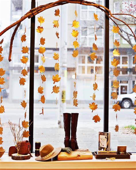 Were Really Feeling The Fall Inspo With This Adorable Window Display