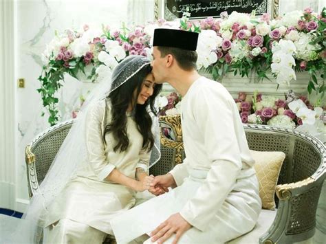 Bahwa mazhab kami dalam ushuluddin (tauhid) adalah mazhab ahlus sunnah wal jamaah, dan cara (sistem) pemahaman kami adalah. Malaysian princess Tunka Aminah marries Dutchman Dennis ...
