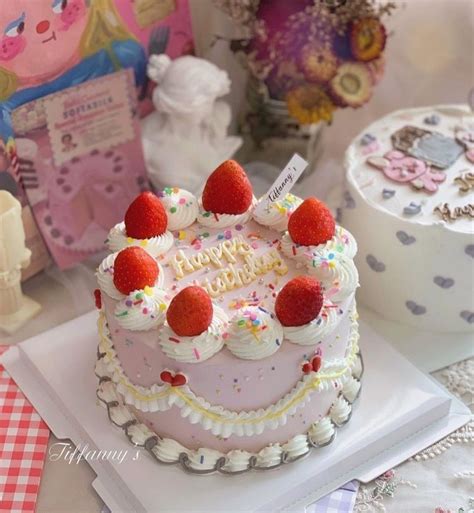 Pin By 🌸conski🌸 On Bakery 🍰 Pretty Birthday Cakes Pig Birthday Cakes