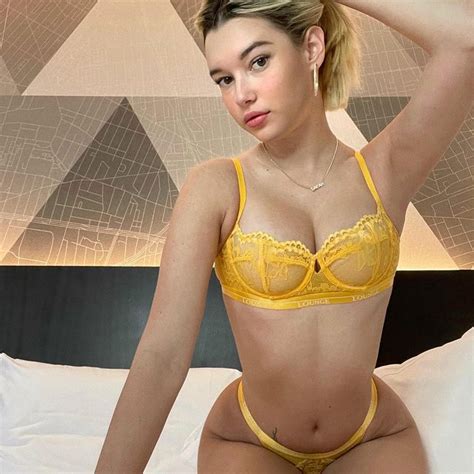 Sarah Snyder Showing Off Tit Of The Day