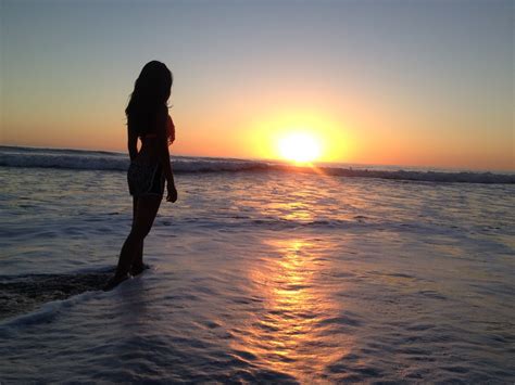 Pin By Suhani On Beaches Beach Silhouette Sunset Silhouette Beautiful Sunset