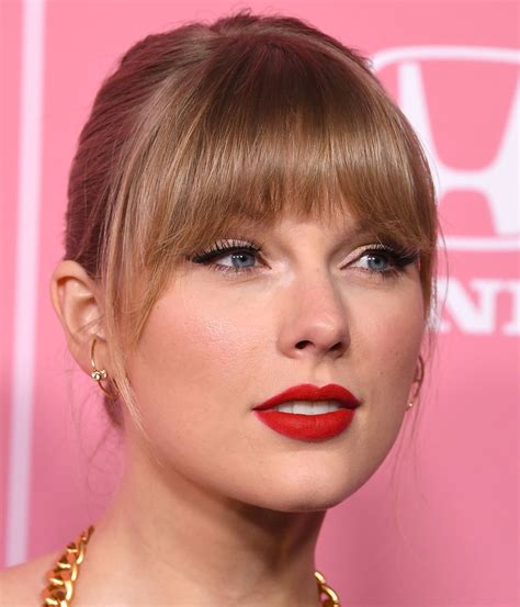 Taylor Swift Red Lipstick Taylor Swift Bangs Taylor Swift Makeup