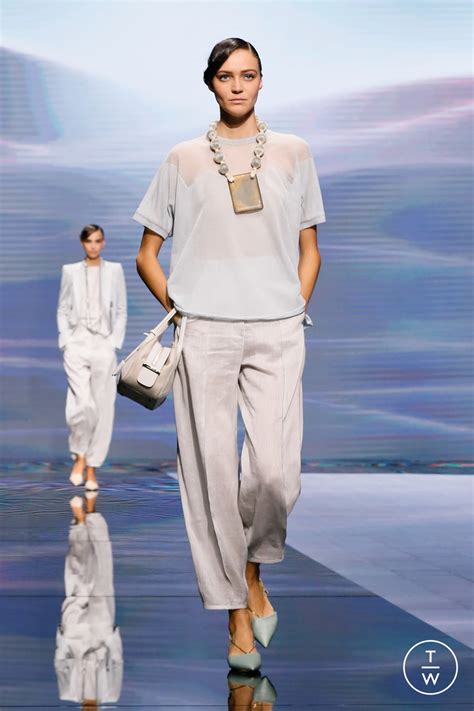 Giorgio Armani Ss21 Womenswear 33 Tagwalk The Fashion Search Engine