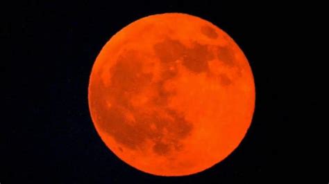 Ketika itu, bulatan bulan sama besar atau bahkan lebih besar dari bulatan matahari. Gerhana Bulan Total: Fenomena Super Blue Blood Moon ...