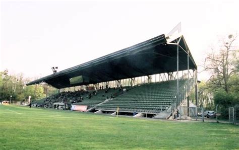 Die wurzeln des vereins reichen zurück ins jahr 1904, als mit dem fc germania kalk der älteste stammverein gegründet wurde. Stadion im Sportpark Höhenberg - Stadion in Köln-Höhenberg