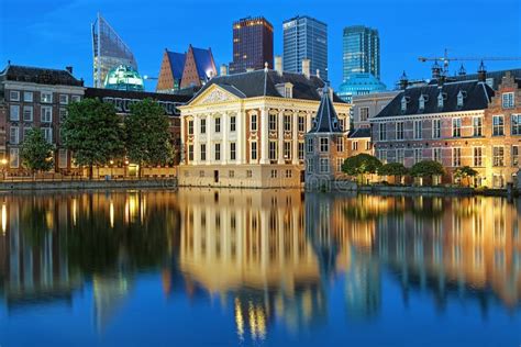 O Mauritshuis Na Noite Em Haia Países Baixos Imagem de Stock Imagem