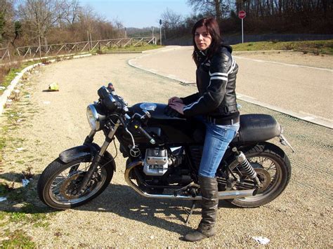 Moto Guzzi V7 Moto Guzzi Motorcycles Old Motorcycles Real Girls Real