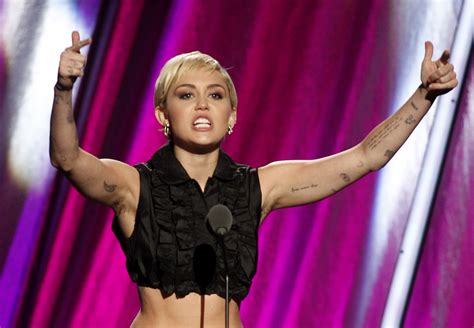 miley cyrus to host mtv video music awards