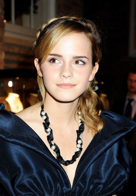 Emma Watson Wears A Pearl Necklace Myconfinedspace