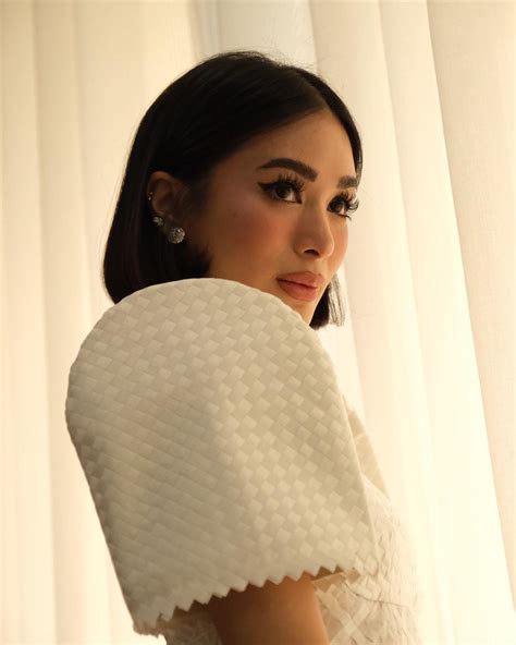 Look Heart Evangelista All White Outfits For The Sona 2023