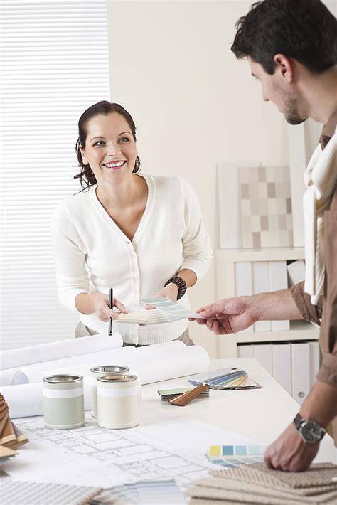 The average salary for a interior decorator is $15.82 per hour in united states. Hiring a Decorator on a Budget