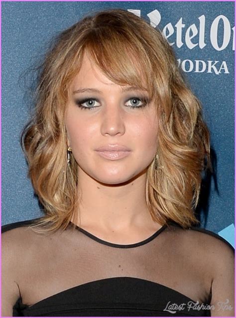 If you have medium hair length, what best than this lovely look. Best medium length haircuts for round faces ...
