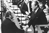 Rainer Barzel und Willy Brandt (© AP)