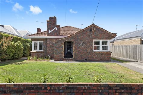 26 Clarence Street Geelong West Vic 3218 Buxton