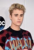 Justin Bieber's 2015 AMA Outfit Was The Definition Of Casual — PHOTOS