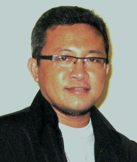 Umat beragama dapat mengalami pergeseran identitas akibat pengaruh informasi dari media massa, televisi, radio, dan internet. Human Resource Management - International NLP