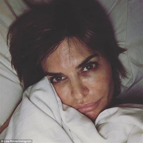 Real Housewives Lisa Rinna Shares Make Up Free Selfie From Bed Daily