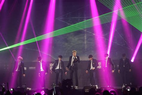 2015 bts the red bullet in malaysia. BTS Show Malaysian Fans Energetic Performance During The ...