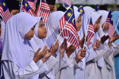 Malaysian High Court To Rule If Islamic Calligraphy Should Be Taught At