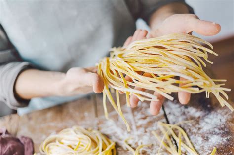 nudeln selber machen pasta maker im test und zubereitungstipps galileo
